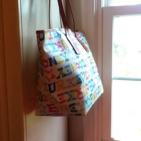 🎁 NEW Dooney & Burke Rainbow Design Large Travel Bag Tote/ Dust Cover - Picture 5 of 13